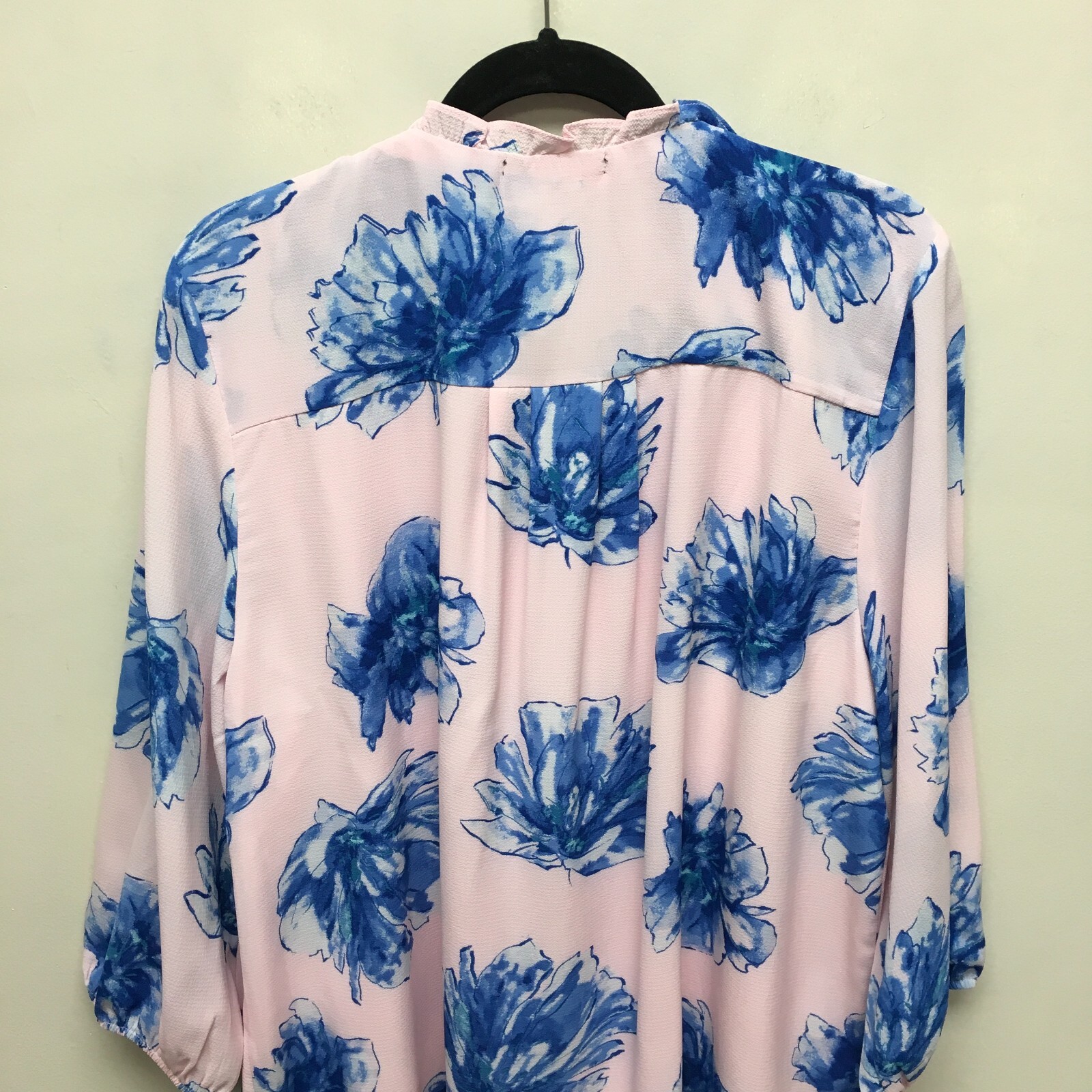 Gibson Look Womens Pink Ruffle Notch Neck Pleated Blue Floral Print Top 1X NEW