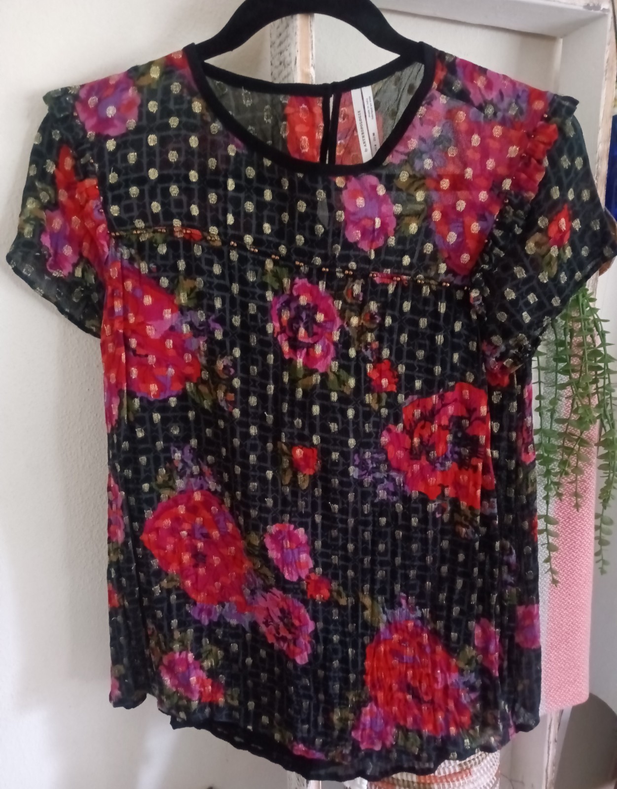 Anthropologie Fiorella Top Red Multi Floral Gold Beads Short Sleeve Size 4
