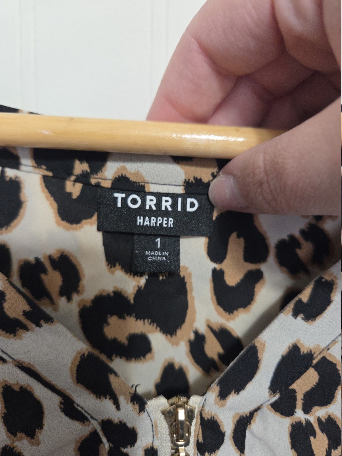 Torrid Leopard Animal Print Woven V-Neck 3/4 Roll Tab Zip Blouse, 1