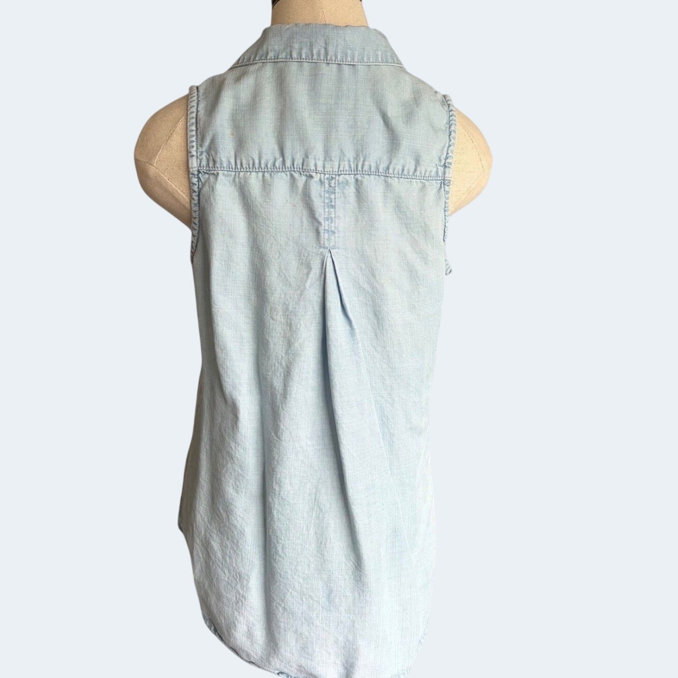 Cloth & Stone Light Wash Denim Sleeveless Henley Top Size S Coastal Boho