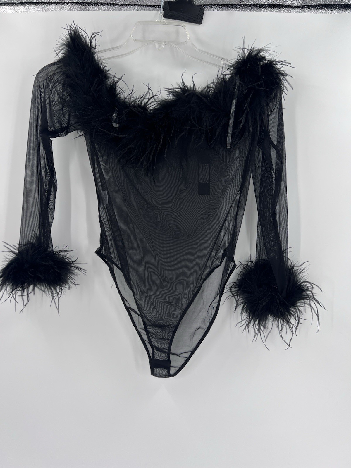 FASHIONNOVA LUX EDITION FEATHER TRIM OFF SHOULDER BODYSUIT L GW25K5530