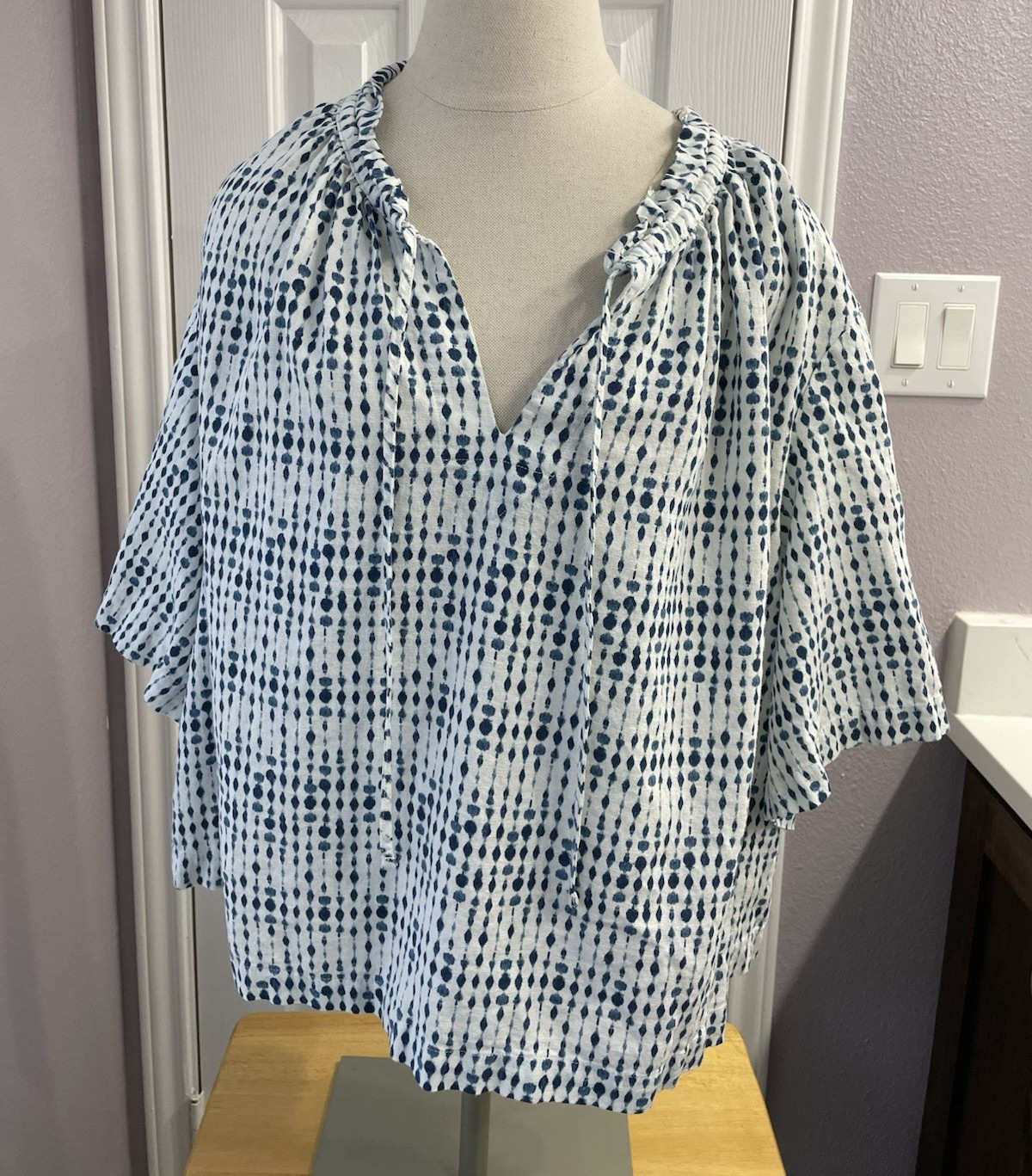 Universal Thread Blue White Linen Blend Coastal V-Neck 3/4 Sleeve Blouse Large