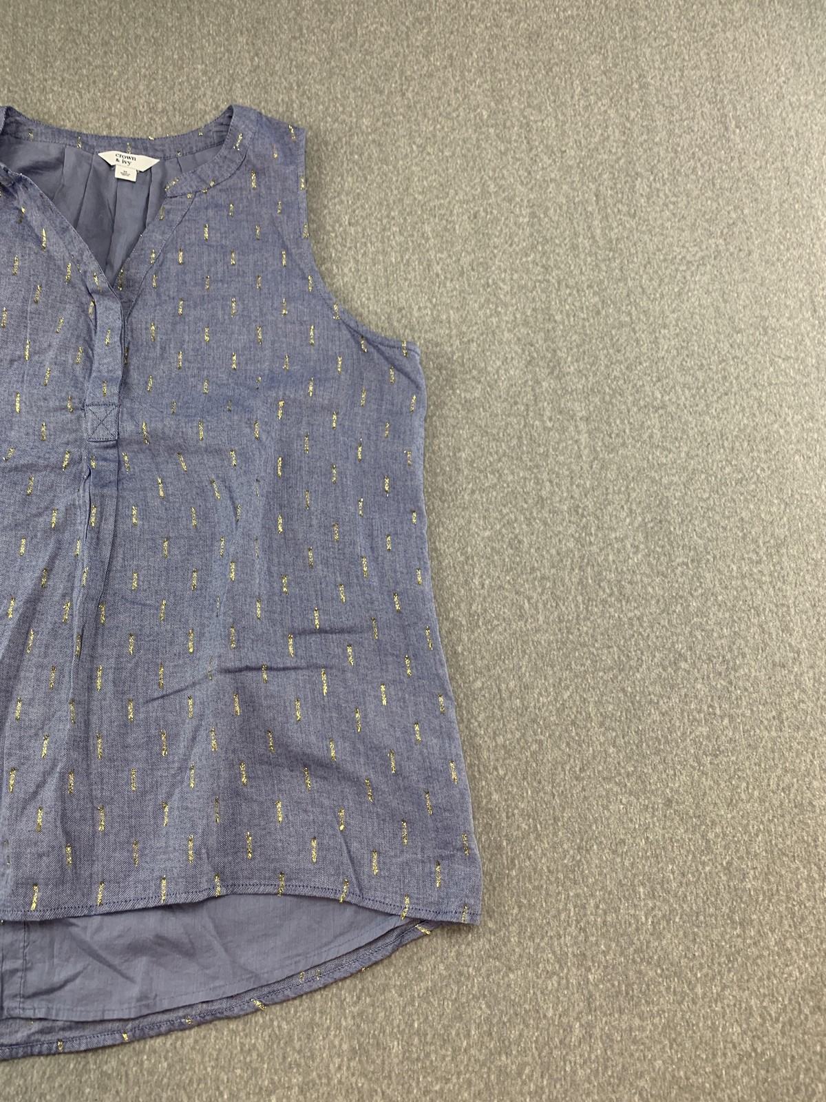 Crown & Ivy Blouse Womens Medium Blue Chambray Sleeveless Henley Glitter Top