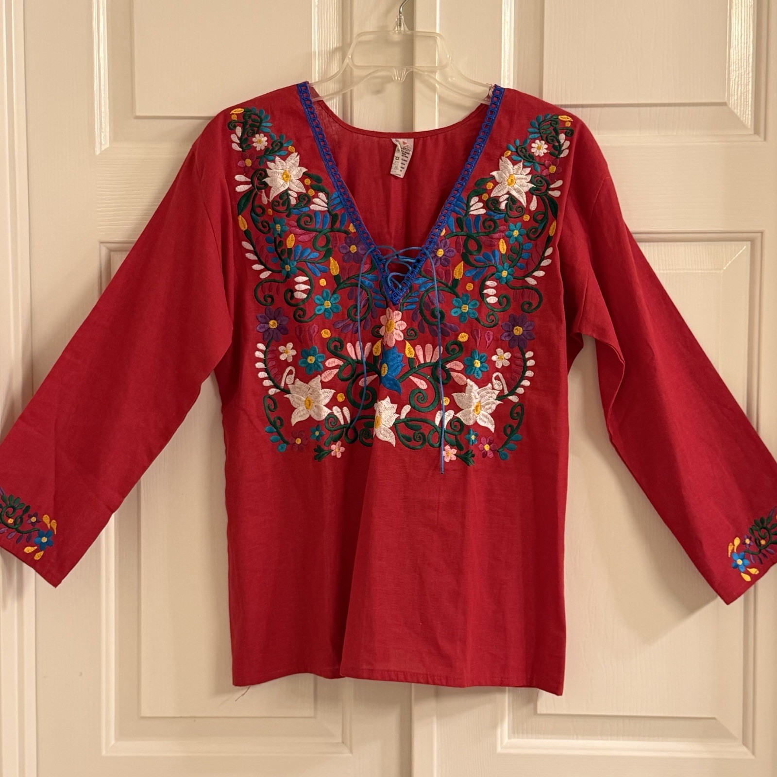 Red Embroidered Floral Cotton Mexican-Style Shirt 3/4 Sleeves Darts In Back EUC!