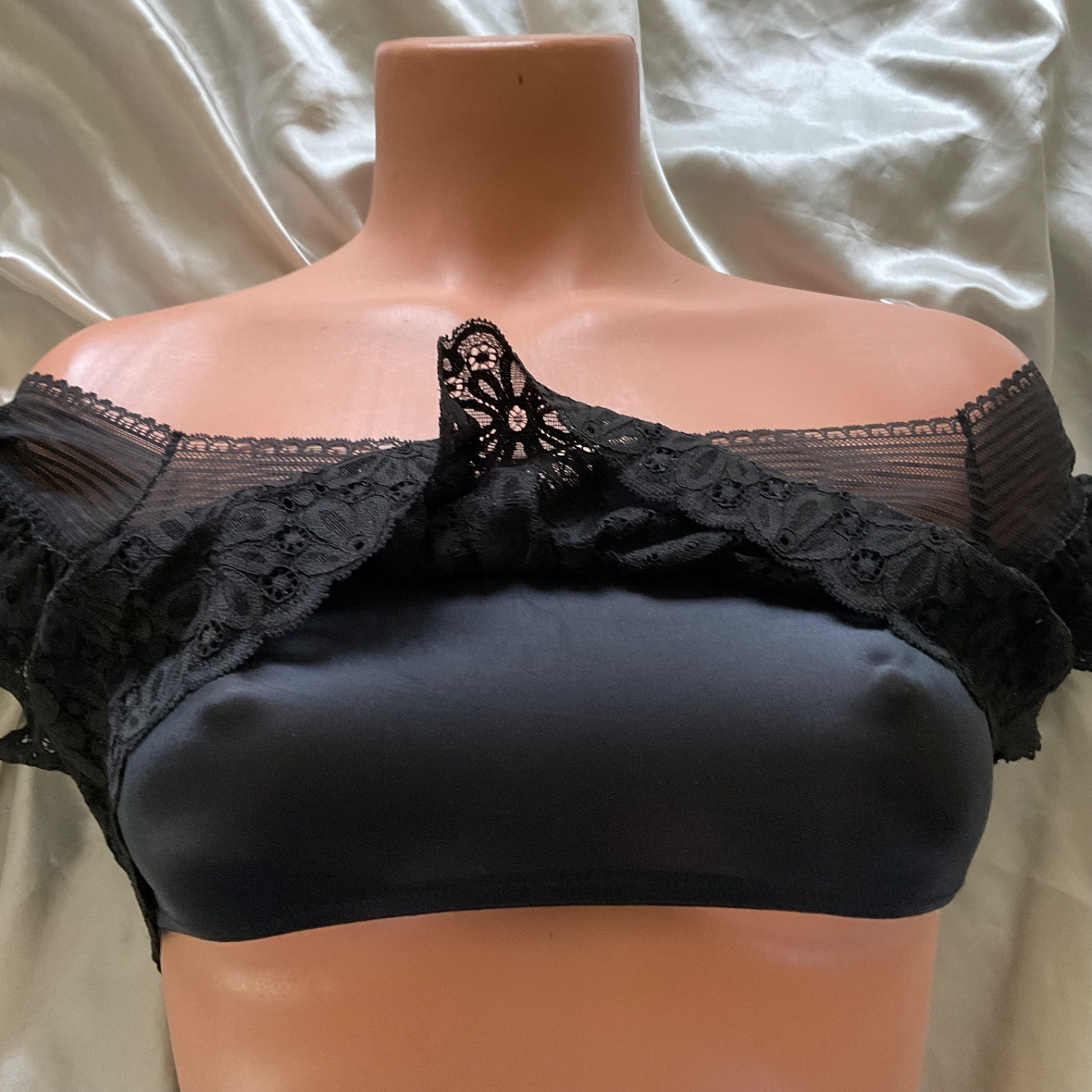 Victoria’s Secret Lace Second Skin Bra Top Black Lace Size Medium NWT