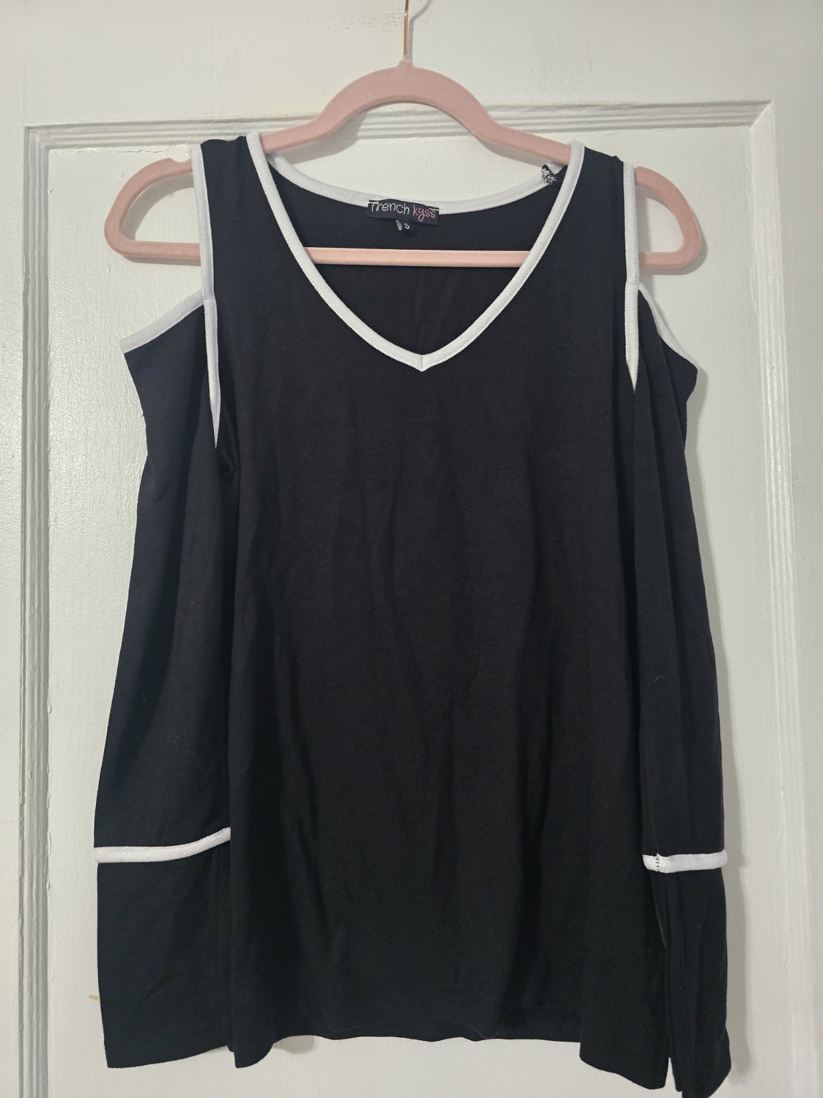 French Kyss Black Shoulder Cut Out Long Sleeve Shirt Size Small White Trim