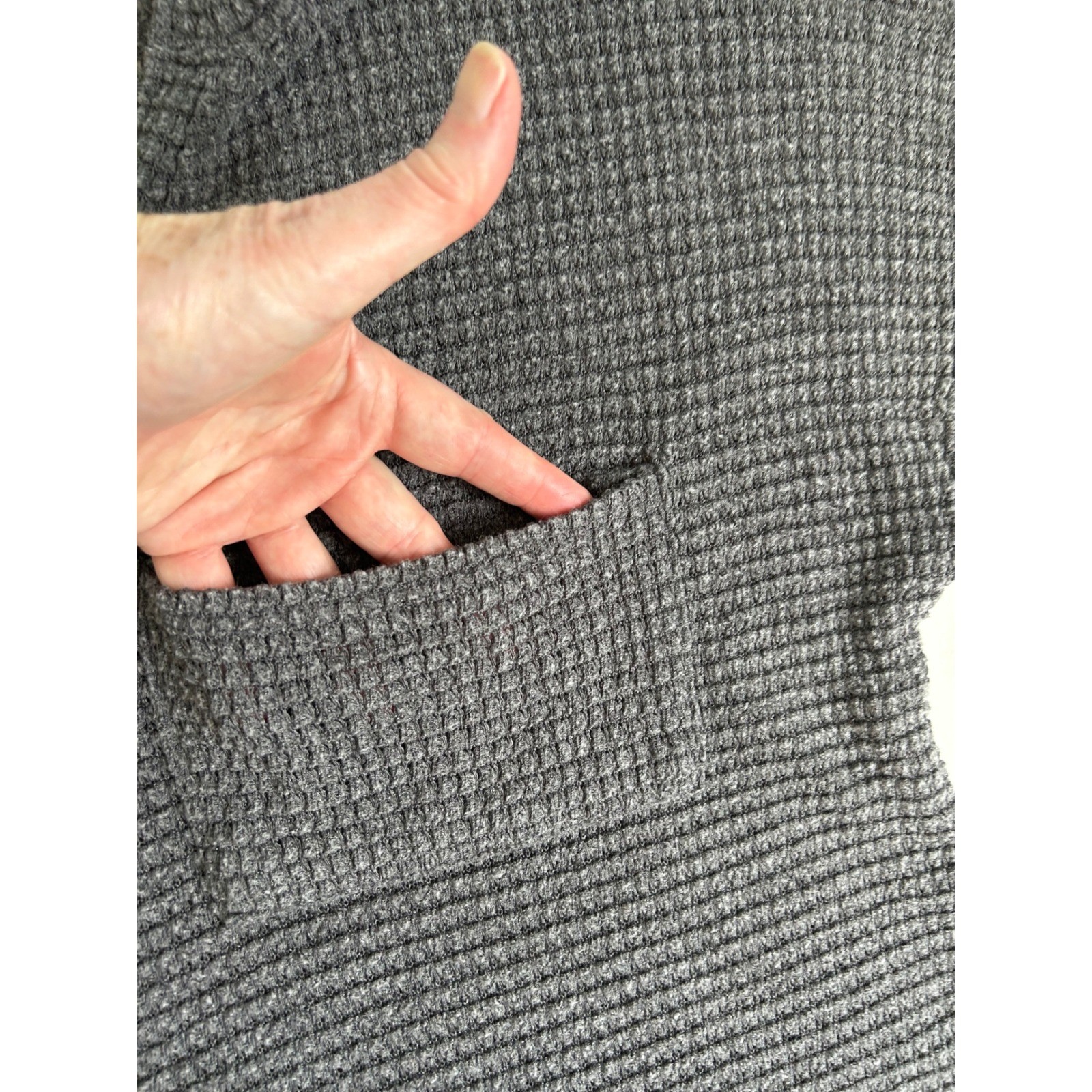 BIBI Charcoal Gray Waffle Knit Short Sleeve V-Neck Pocket Top Large BT1769-02