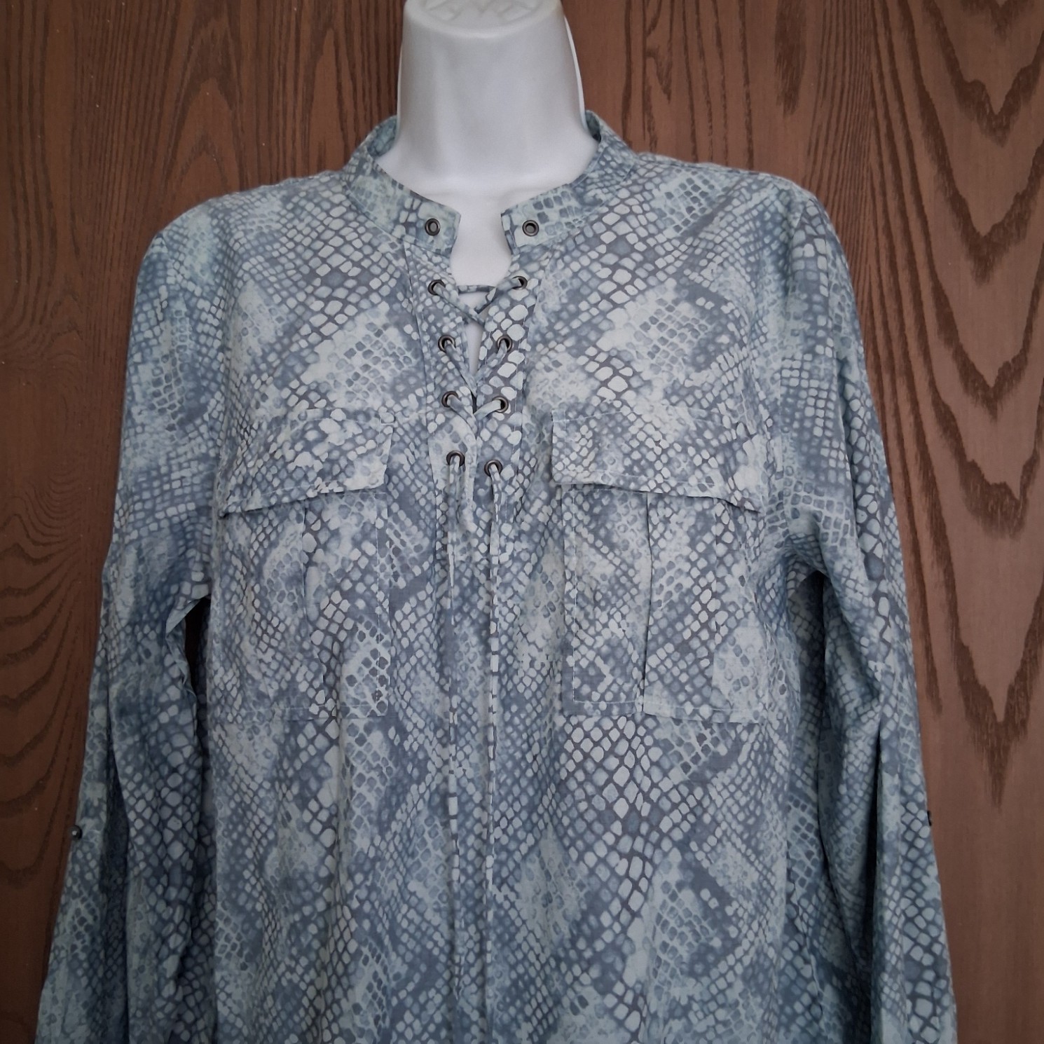 Haute Hippie Green Snakeskin Two Pocket Henley Top Medium Rayon Viscose