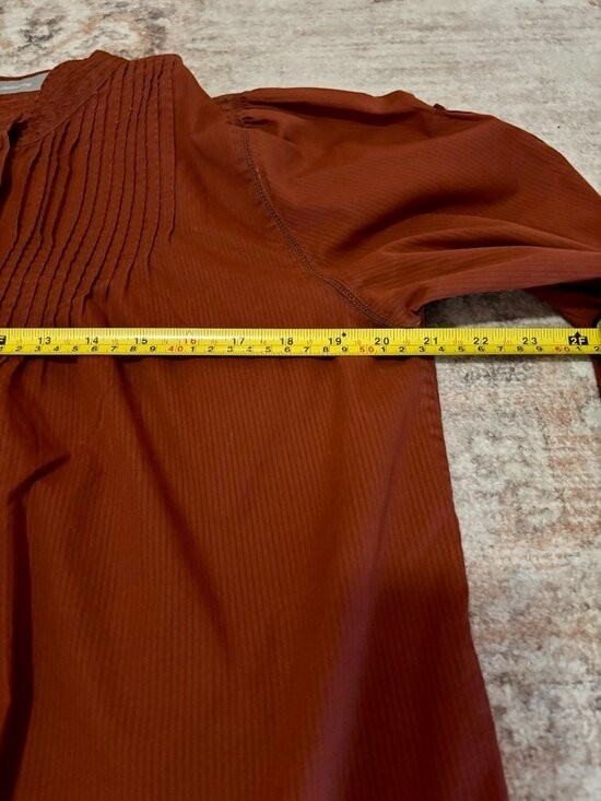 Liz Claiborne Women’s Blouse Size 1X Rust Orange Pleated Roll Tab Sleeve Button