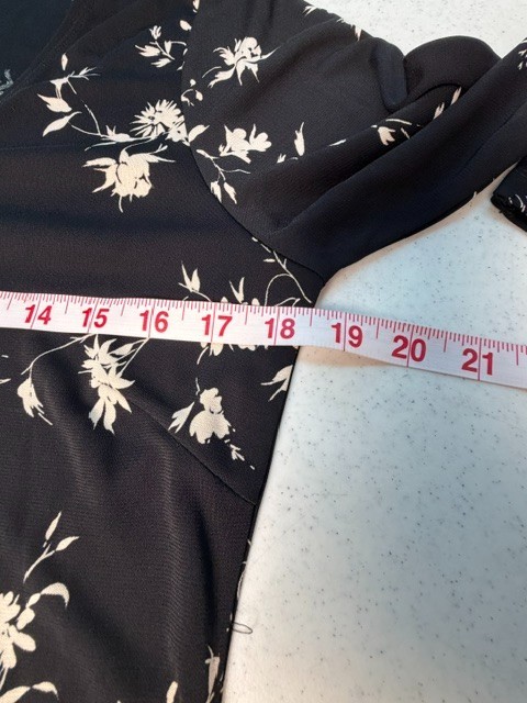 The Limited Floral V-Neck Top Women’s Size L Black Bell Sleeve NWT