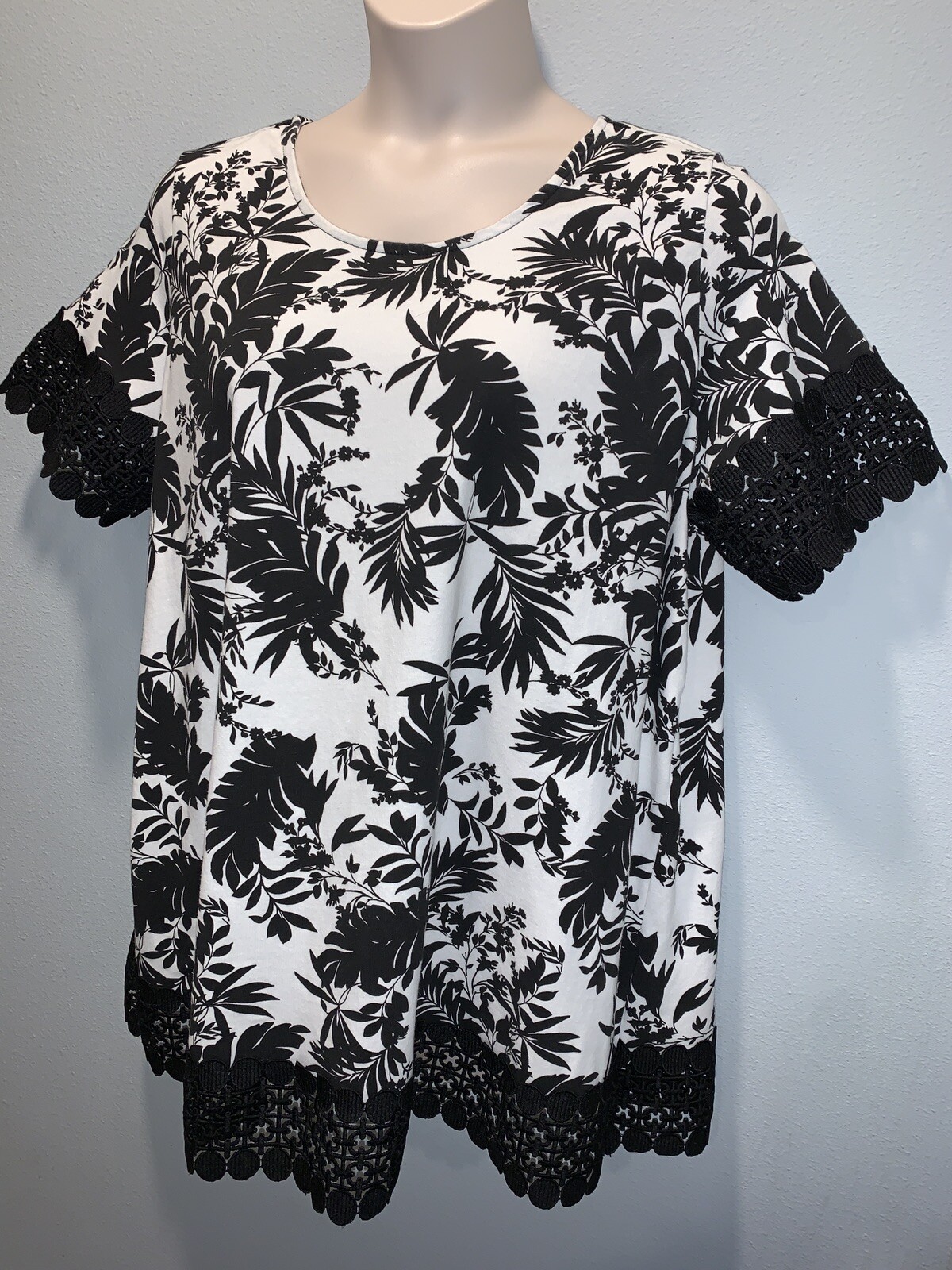 JESSICA LONDON Plus 22 24 Short Sleeve Lace Trimmed Knit Top Tunic Black White